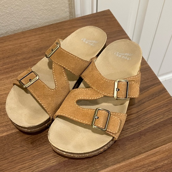 Women’s Dansko Sandal Size 40 (NWOT) - Picture 2 of 4